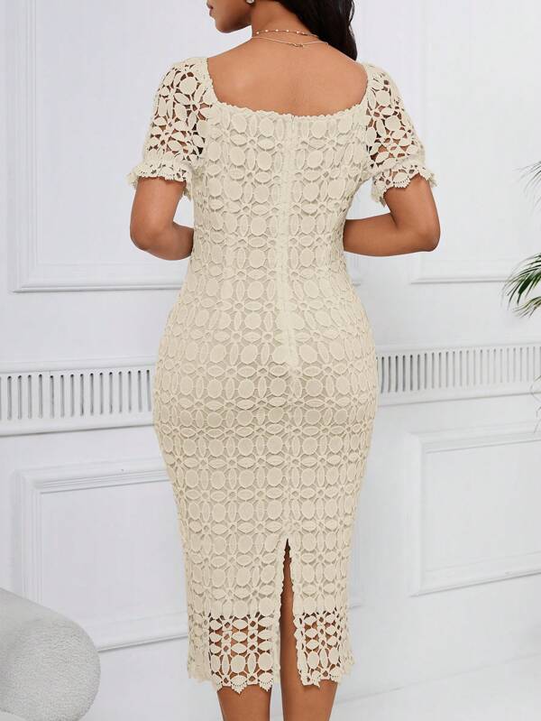 Vestido Midi Rendado Com Manga Curta Evasê