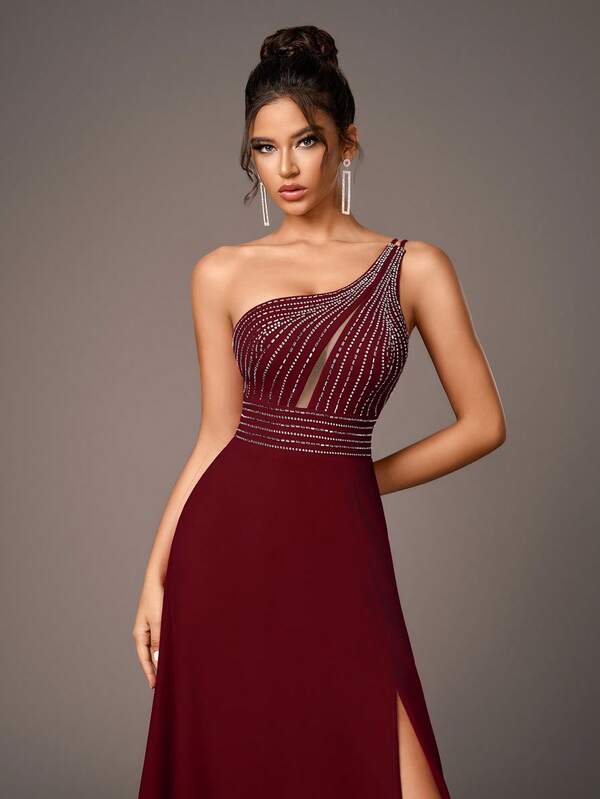 Vestido Longo Ombro Único Com Pedrarias E Fenda
