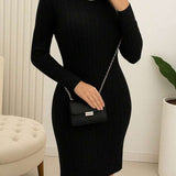 Vestido Midi Canelado Com Manga Longa E Gola Redonda