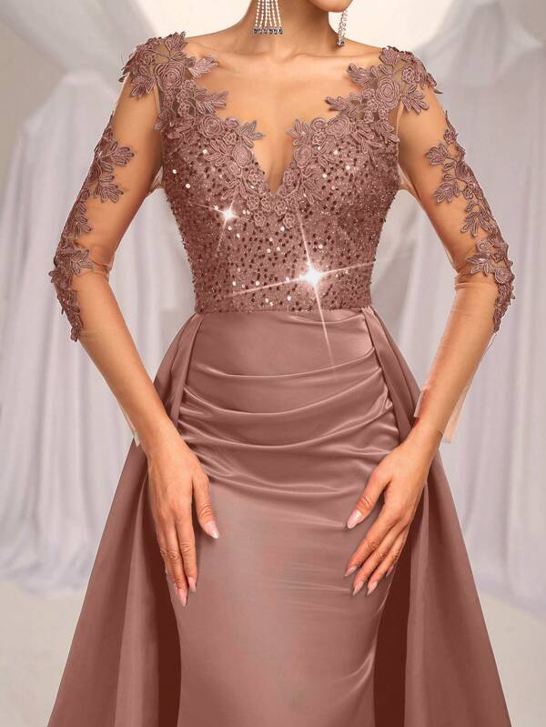 Vestido Longo Com Renda Bordada E Saia Sobreposta