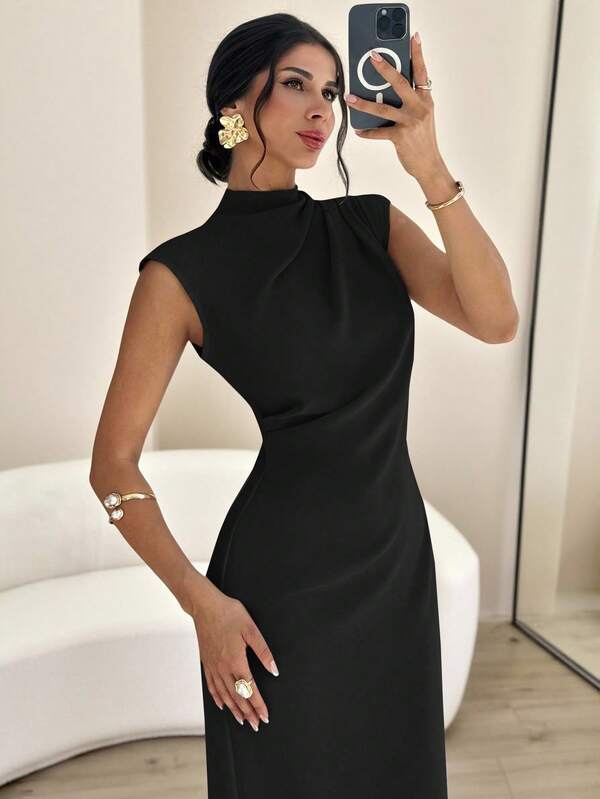 Vestido Midi Com Gola Alta E Drapeado Lateral