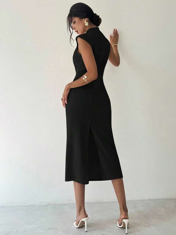 Vestido Midi Com Gola Alta E Drapeado Lateral