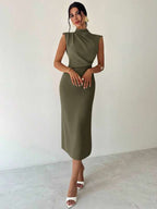Vestido Midi Com Gola Alta E Drapeado Lateral