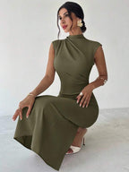 Vestido Midi Com Gola Alta E Drapeado Lateral