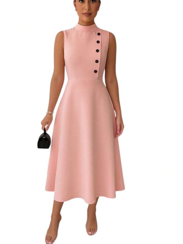 Vestido Longo Evasê Com Gola Alta E Botões