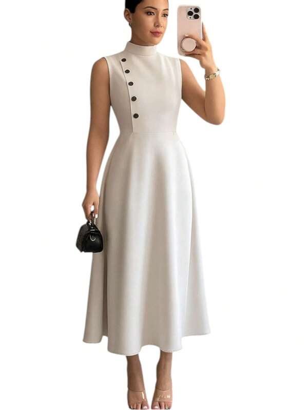 Vestido Longo Evasê Com Gola Alta E Botões