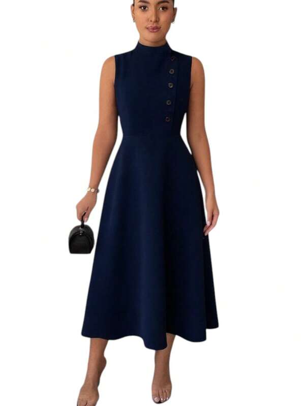 Vestido Longo Evasê Com Gola Alta E Botões