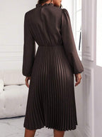 Vestido Midi Plissado Com Manga Longa E Cintura Marcada