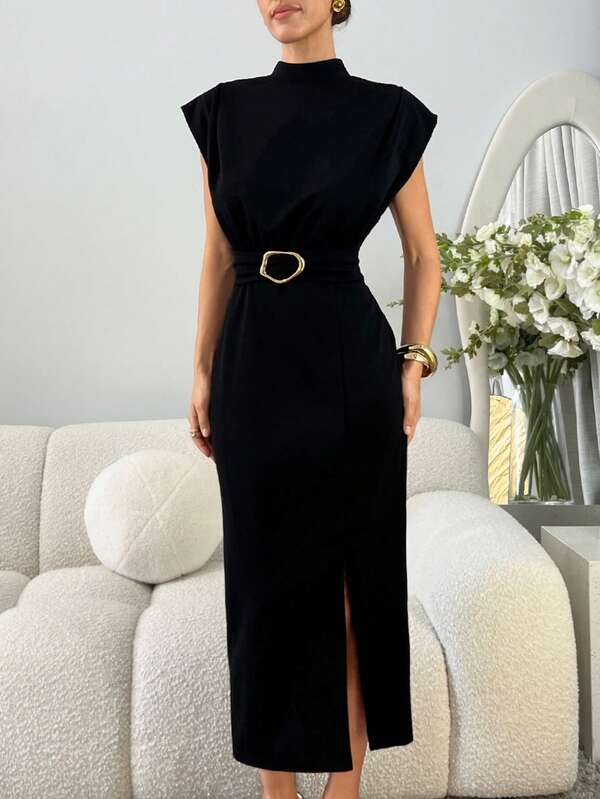 Vestido Midi Com Gola Alta E Cinto Geométrico