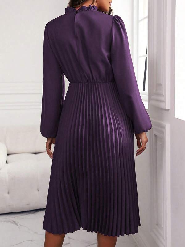 Vestido Midi Plissado Com Manga Longa E Cintura Marcada