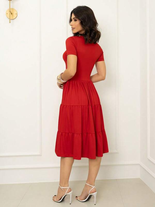 Vestido Midi Acinturado Com Recortes Minimalista