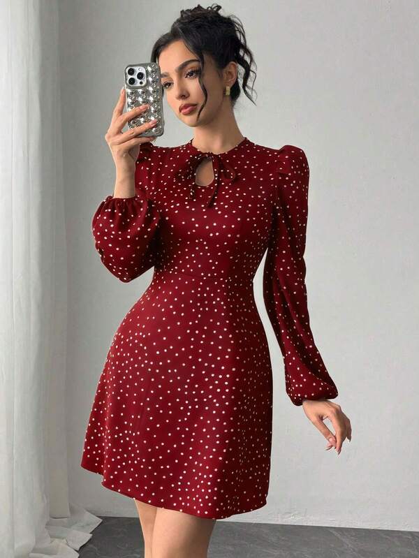 Vestido Curto Com Manga Bufante E Estampa Poá Elegante