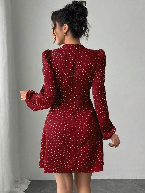 Vestido Curto Com Manga Bufante E Estampa Poá Elegante