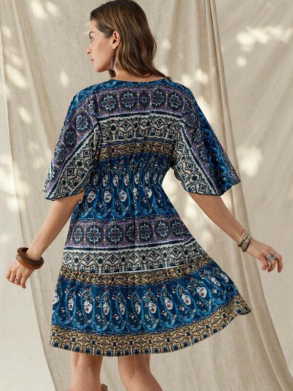 Vestido Curto Decote V Com Manga Fluida E Estampa Floral