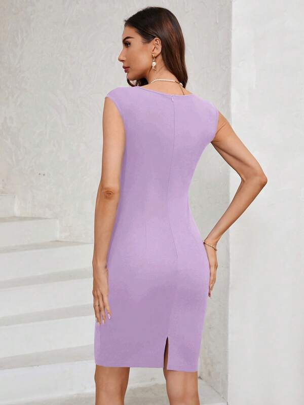 Vestido Midi Ajustado Com Decote Geométrico Elegante
