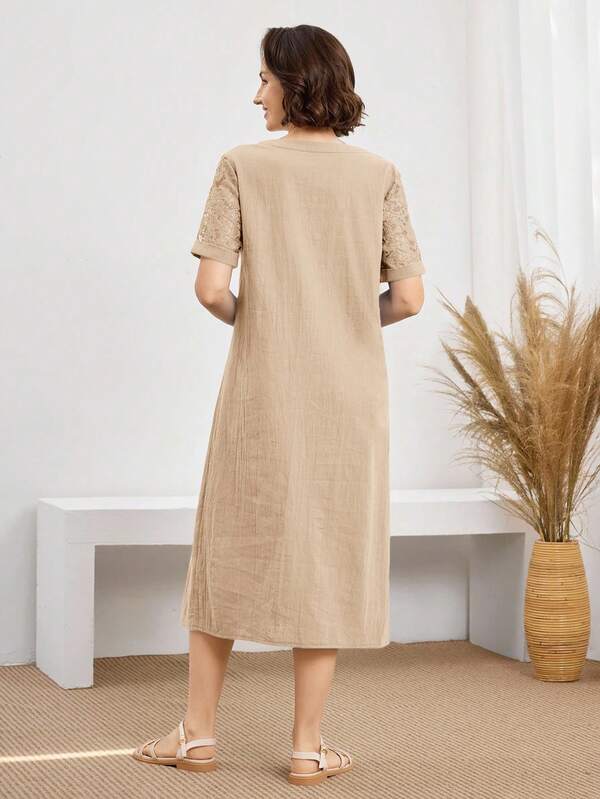 Vestido Midi Com Botões E Manga Rendada Decote Redondo Boho
