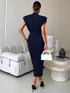 Vestido Midi Com Gola Alta E Cinto Geométrico