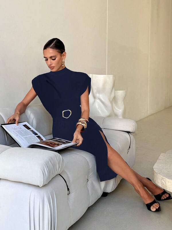 Vestido Midi Com Gola Alta E Cinto Geométrico