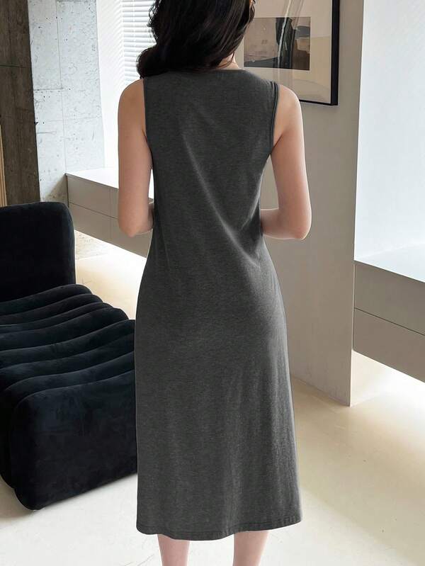 Vestido Midi Regata Decote V Com Recortes Estilo Minimalista