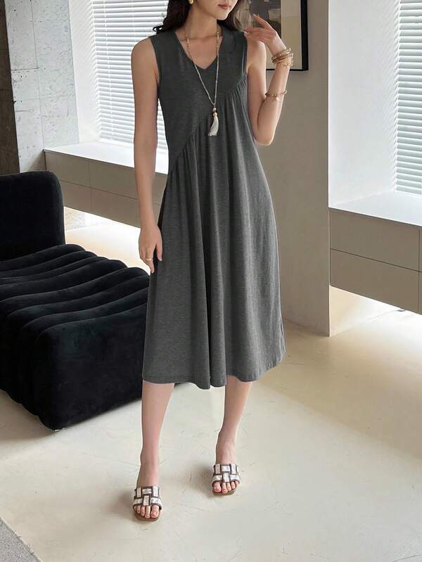 Vestido Midi Regata Decote V Com Recortes Estilo Minimalista