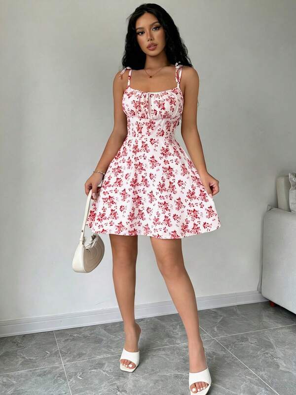 Vestido Curto Acinturado Com Alças E Estampa Floral