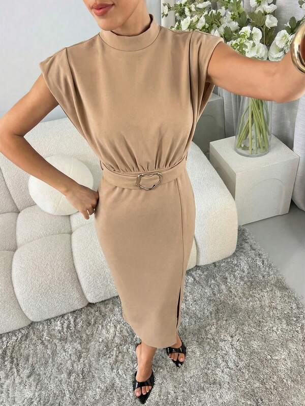 Vestido Midi Com Gola Alta E Cinto Geométrico
