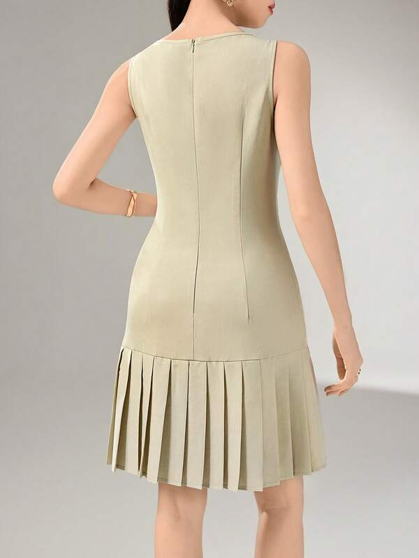 Vestido Curto Evasê Com Botões E Barra Plissada
