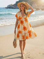 Vestido Curto Decote V Com Estampa Tropical Resort