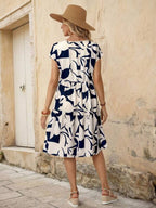 Vestido Midi Soltinho Com Recortes Estampa Abstrata Casual