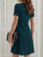 Vestido Curto Texturizado Manga Curta Estilo Casual Elegante