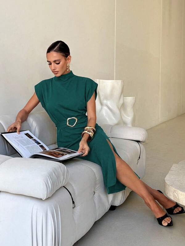 Vestido Midi Com Gola Alta E Cinto Geométrico