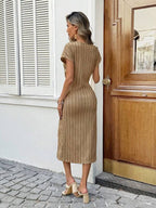 Vestido Midi Listrado Com Drapeado E Fenda Frontal