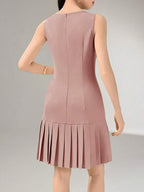 Vestido Curto Evasê Com Botões E Barra Plissada
