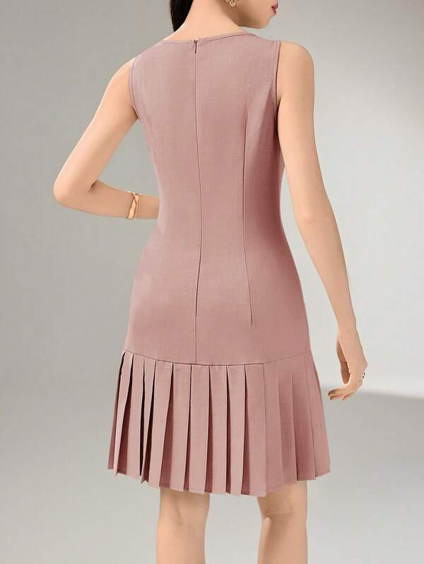 Vestido Curto Evasê Com Botões E Barra Plissada