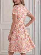 Vestido Curto Com Manga Curta E Estampa Floral Delicada
