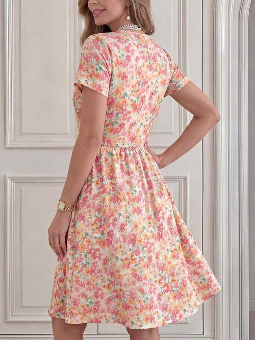 Vestido Curto Com Manga Curta E Estampa Floral Delicada