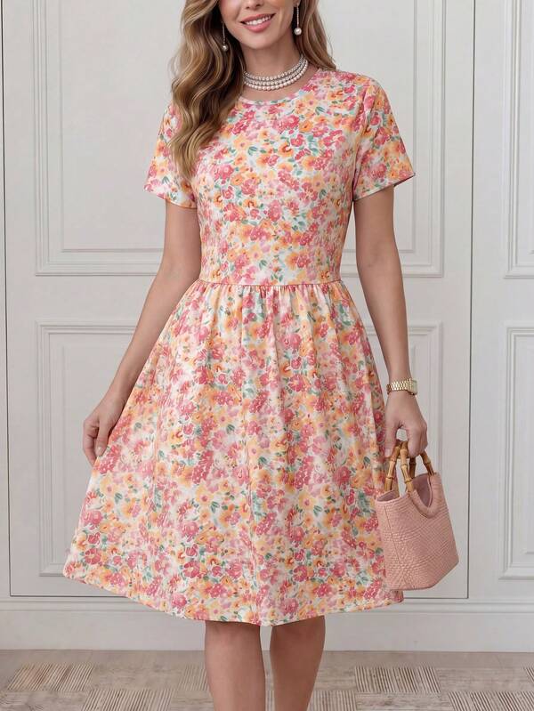 Vestido Curto Com Manga Curta E Estampa Floral Delicada