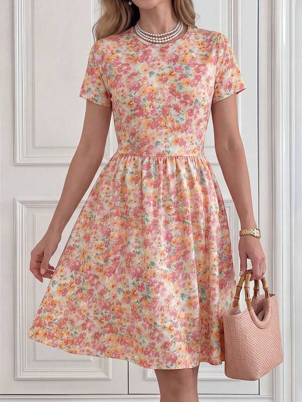 Vestido Curto Com Manga Curta E Estampa Floral Delicada
