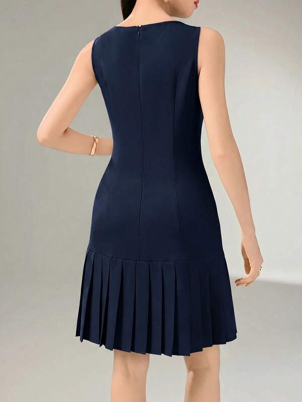 Vestido Curto Evasê Com Botões E Barra Plissada