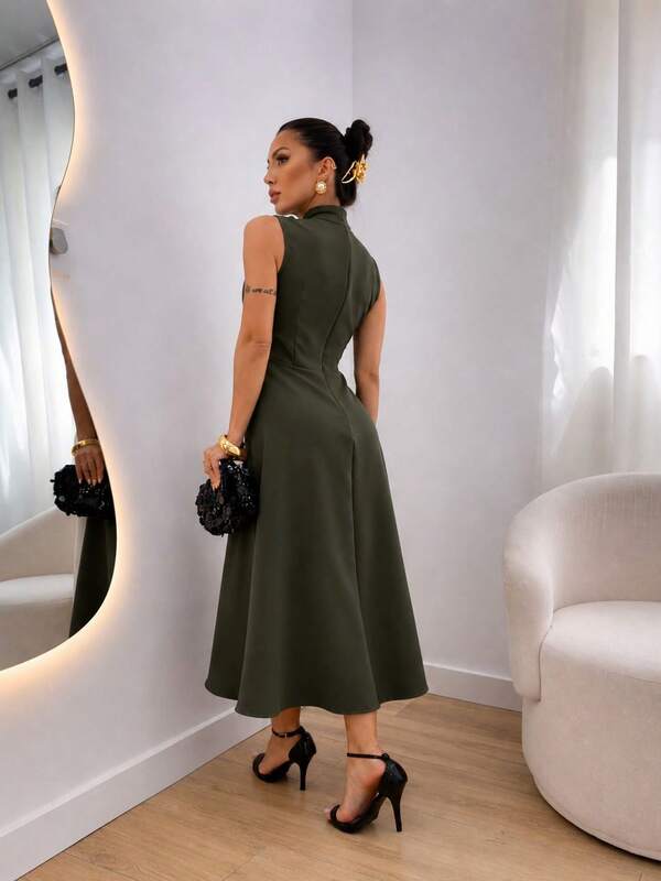 Vestido Longo Evasê Com Gola Alta E Botões