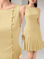 Vestido Curto Evasê Com Botões E Barra Plissada