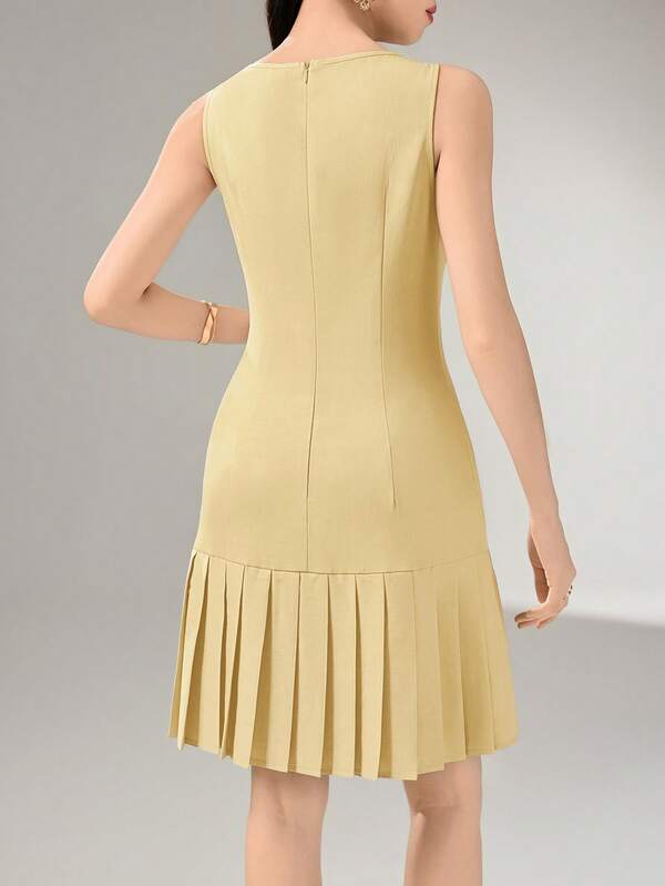 Vestido Curto Evasê Com Botões E Barra Plissada