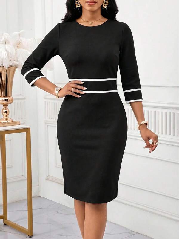 Vestido Midi Ajustado Com Recortes Contrastantes