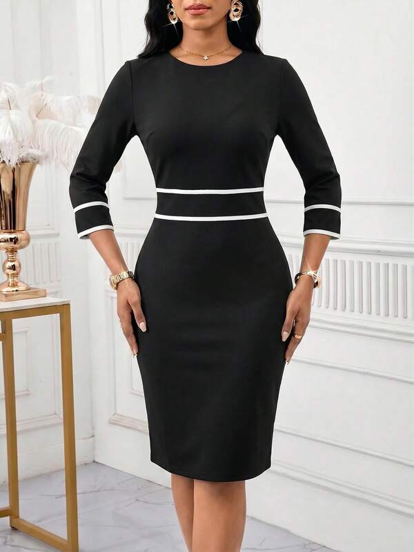 Vestido Midi Ajustado Com Recortes Contrastantes