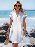 Vestido Curto Decote V Com Estampa Floral Delicada