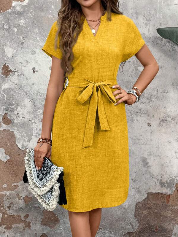 Vestido Curto Decote V Com Faixa Acinturada Estilo Casual